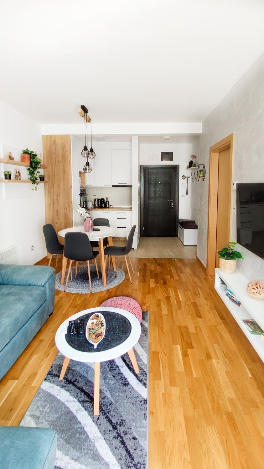 TV and multimedia, Living room, Seating area, Dining area