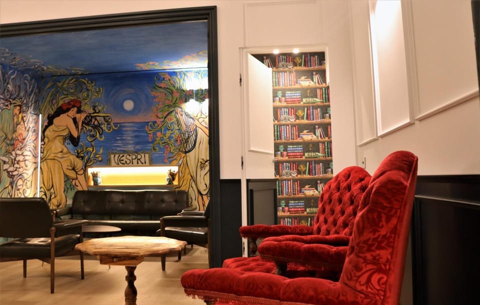 Communal lounge/ TV room