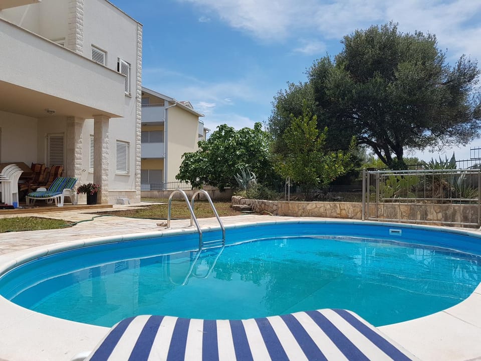 Property building, Patio, Activities, Summer, Garden, View (from property/room), Balcony/Terrace, Photo of the whole room, Pool view, Swimming pool, Swimming pool, Open Air Bath, sunbed