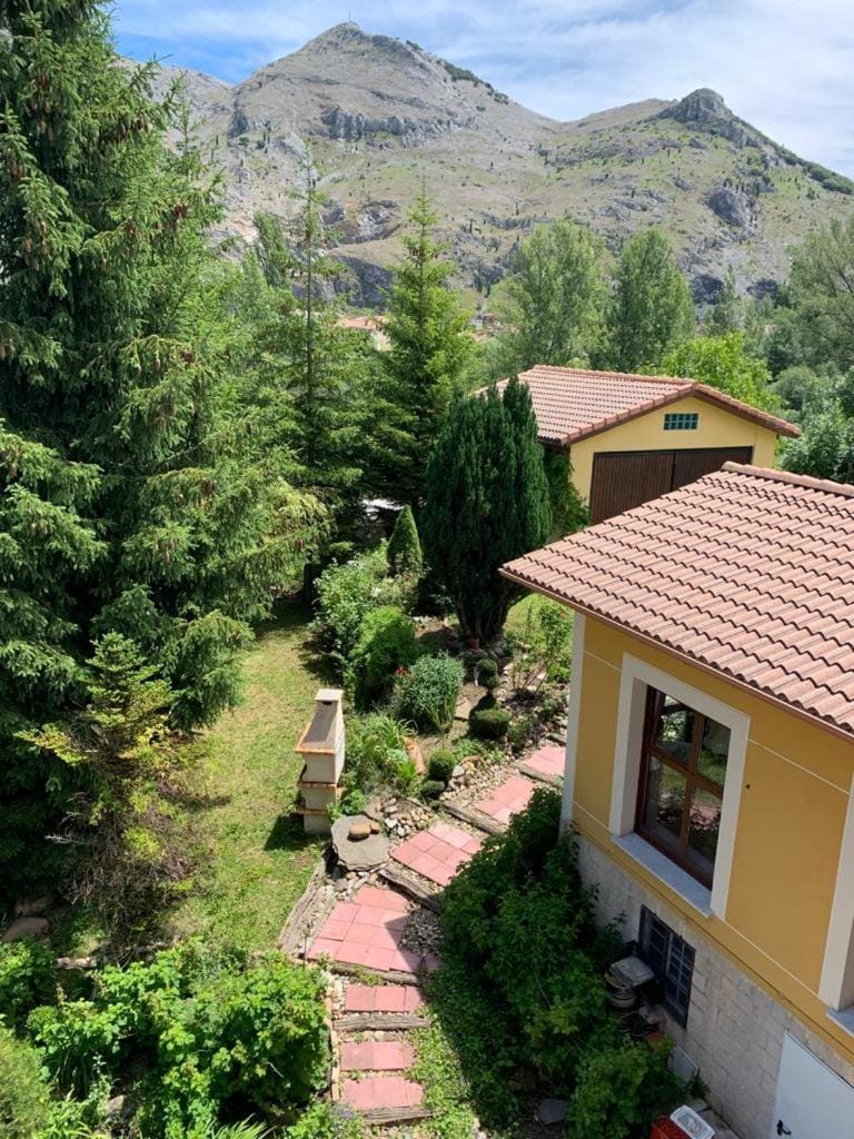 Hostel Arenos Bed and Breakfast in Cantabria
