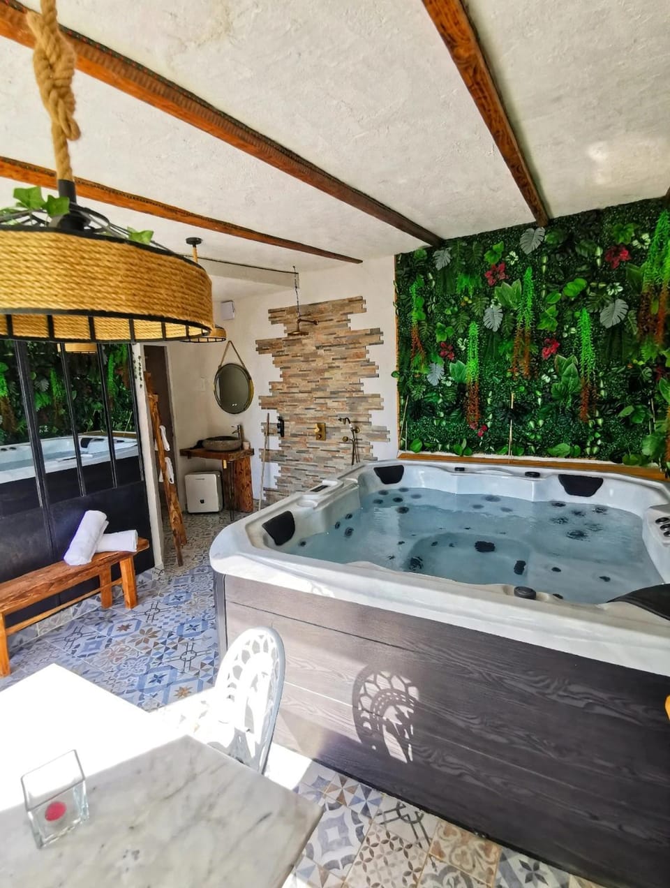 Shower, Hot Tub, Spa and wellness centre/facilities, Dining area, Meals