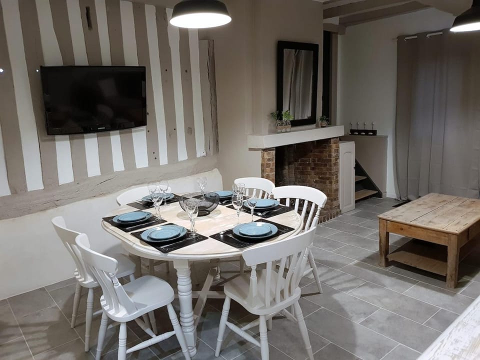 TV and multimedia, Living room, Dining area