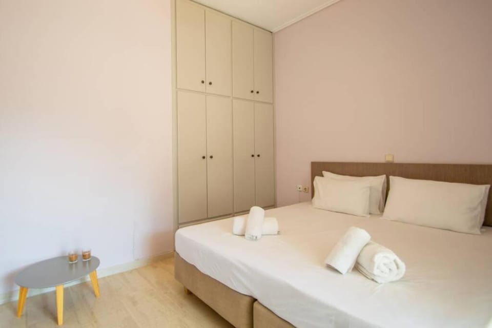 Bed, Photo of the whole room, Bedroom, towels, wardrobe