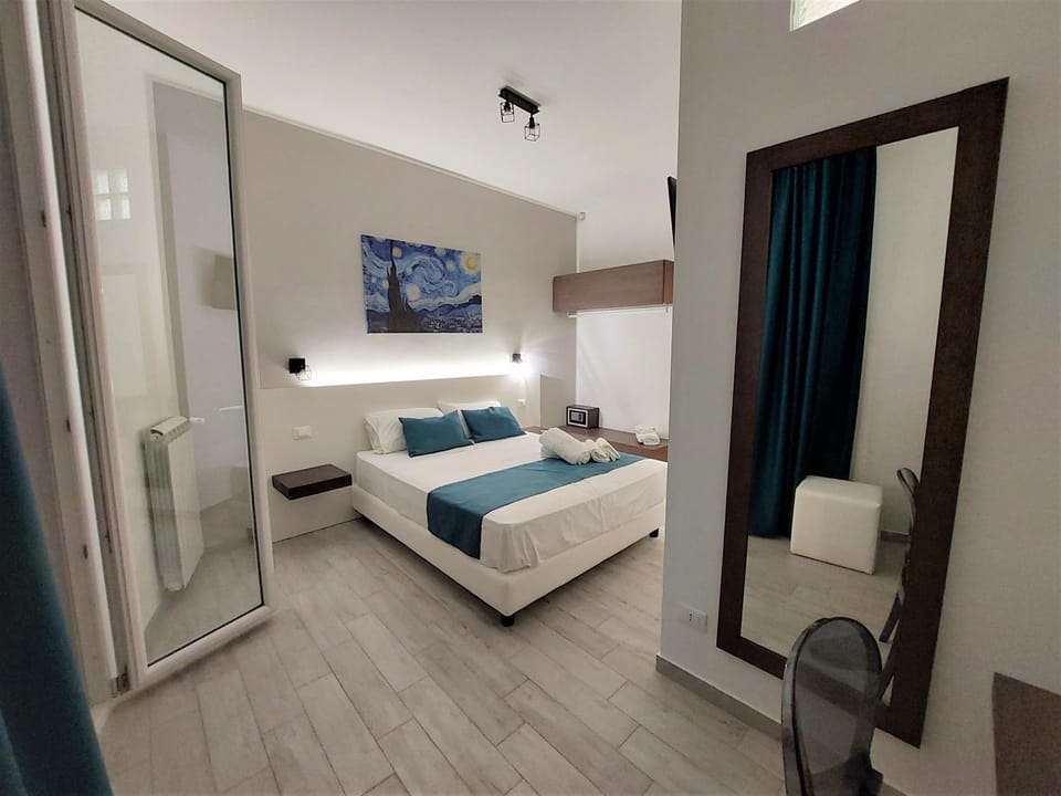 Bed, TV and multimedia, Photo of the whole room, Bedroom, wardrobe