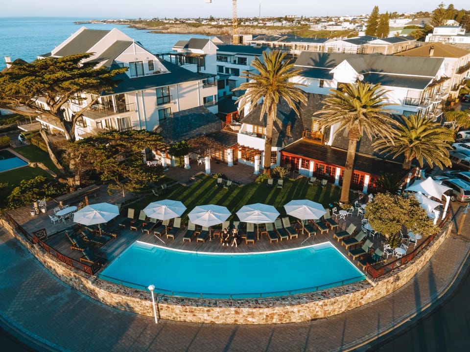 Property building, Bird's eye view, Swimming pool
