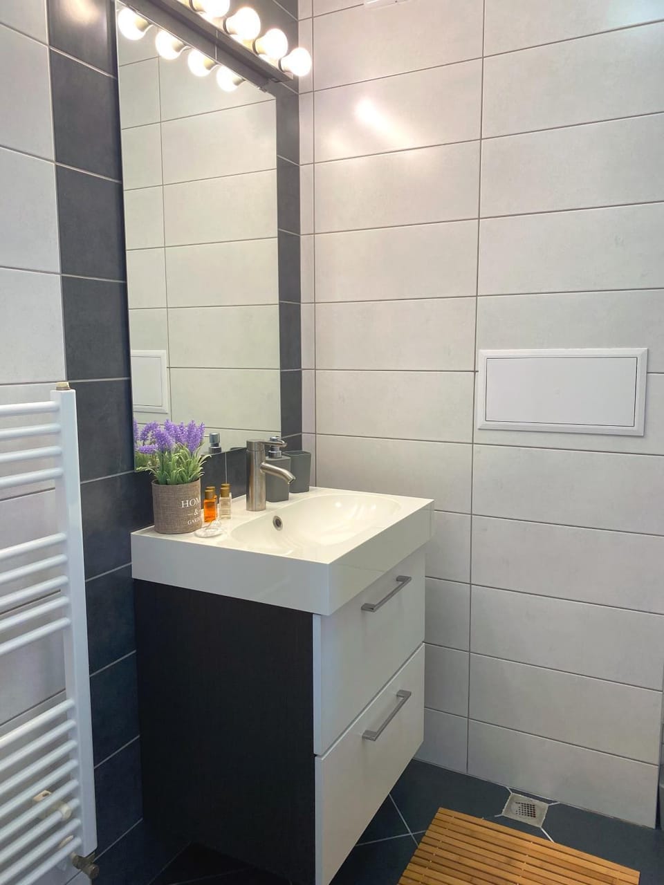 Toilet, Bathroom, Decorative detail