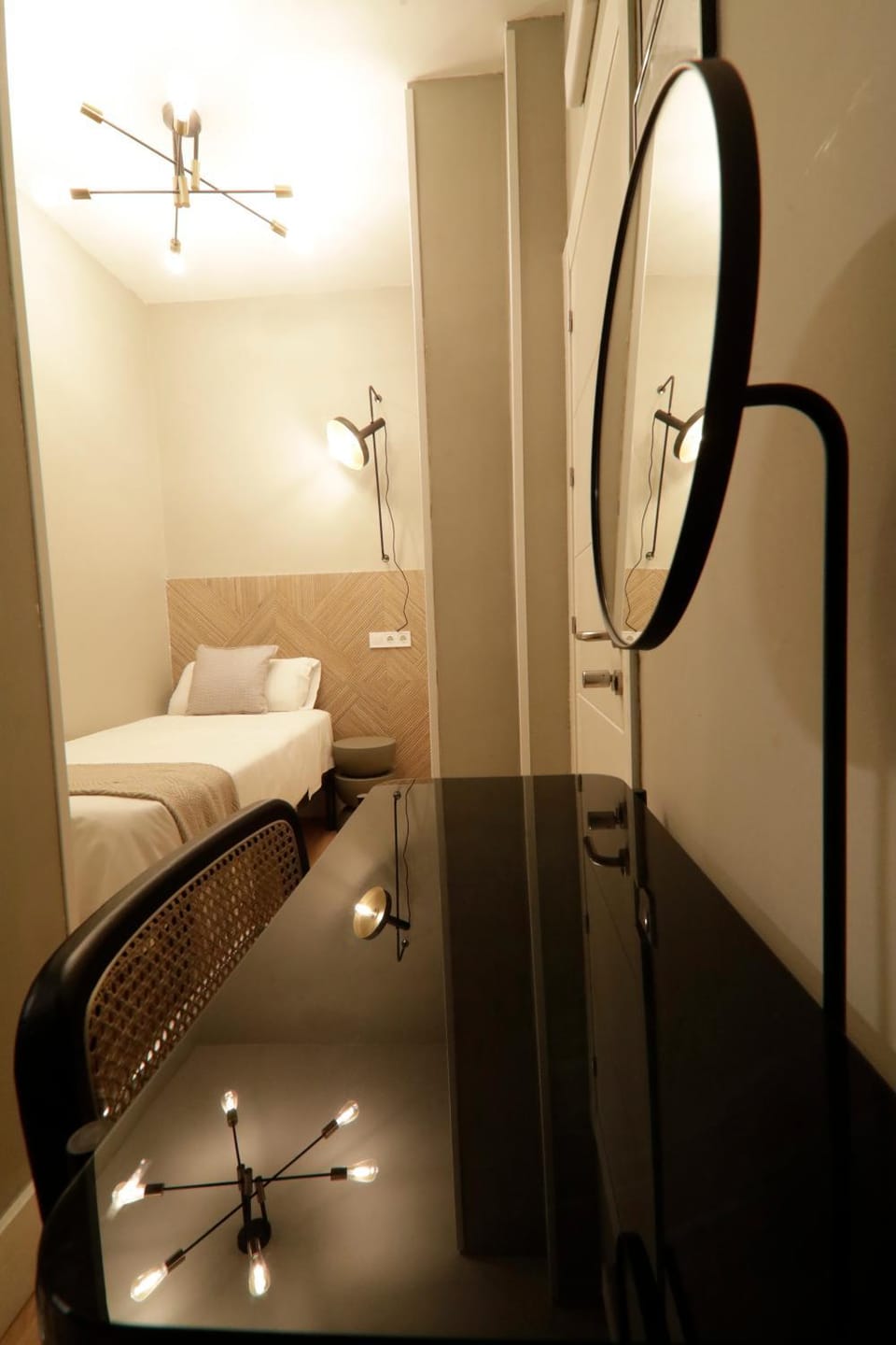 Bed, Photo of the whole room, Bedroom