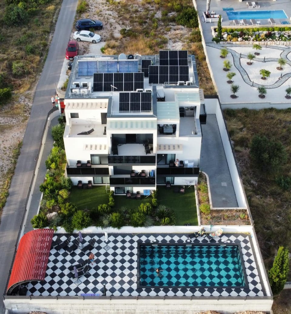 Balcony/Terrace, Swimming pool