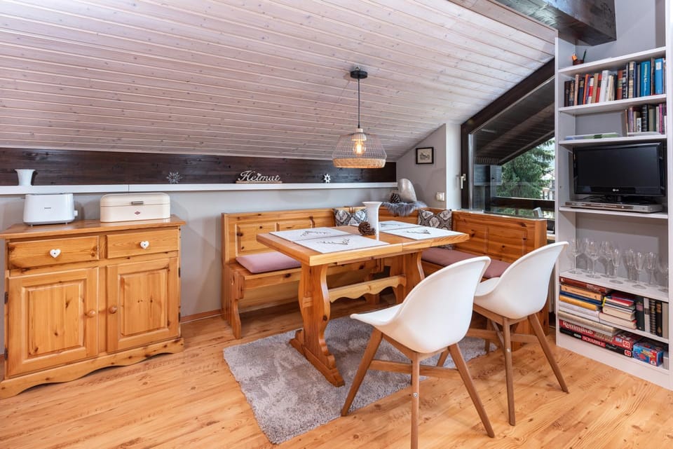 Seating area, Dining area