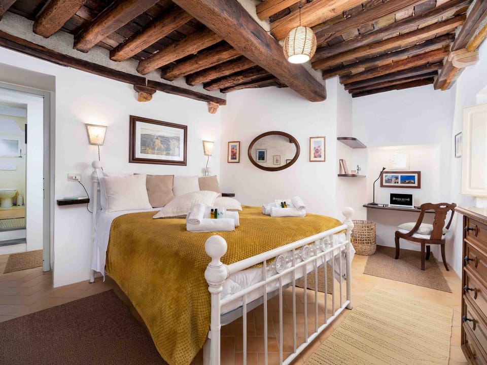 Bed, Photo of the whole room, Bedroom, Street view, Quiet street view, heating, internet, towels