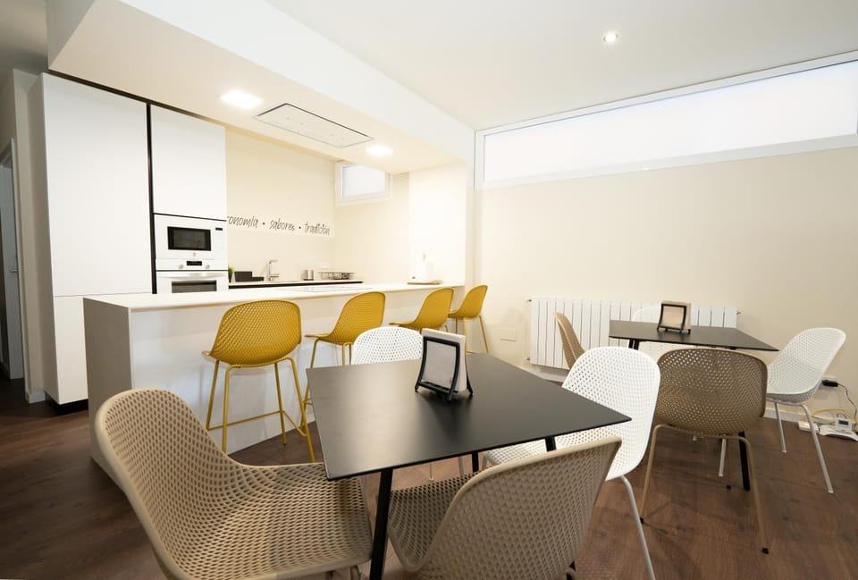Restaurant/places to eat, Kitchen or kitchenette, Communal kitchen, Breakfast
