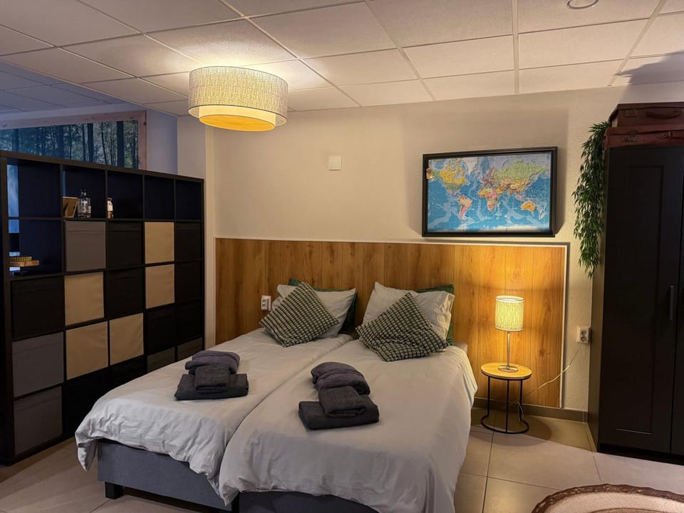 Bedroom, towels, wardrobe