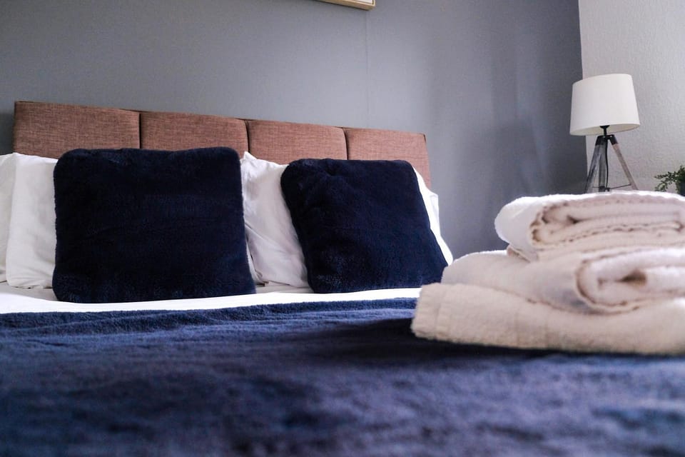 Spacious Georgian 3bedroom Apartment- 10 minute walk to the River Avon, Roman Baths and Bath Abbey Apartment in Bath