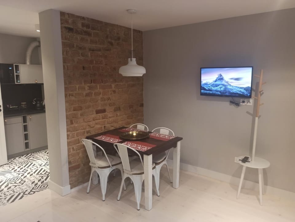 TV and multimedia, Dining area