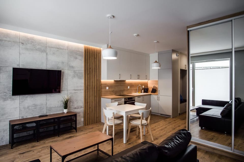 TV and multimedia, Kitchen or kitchenette, Living room, Seating area, Dining area