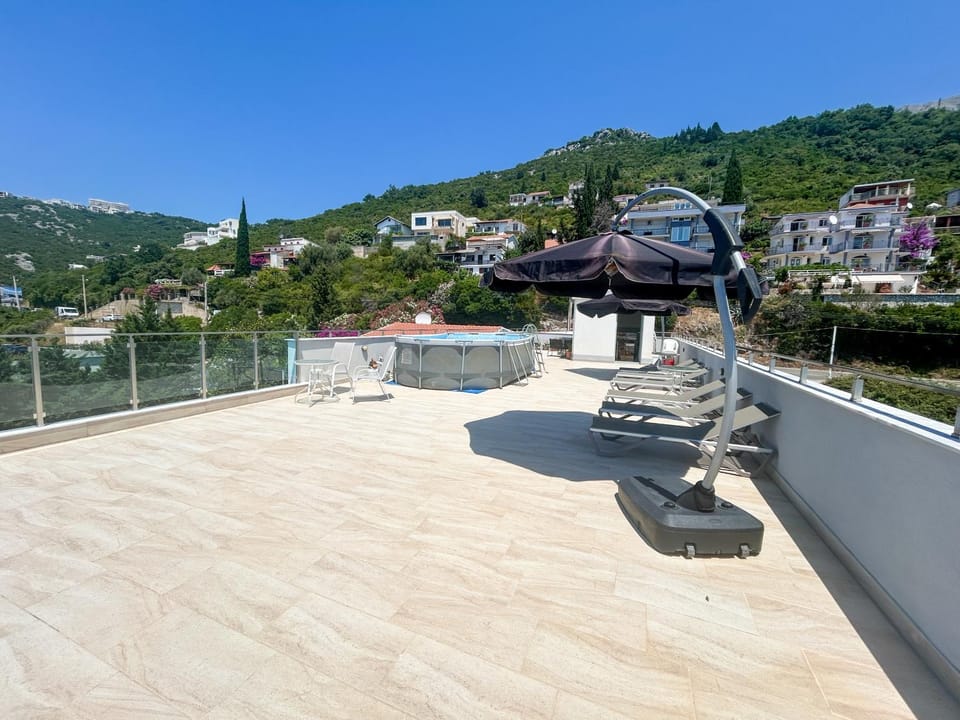 Day, Natural landscape, Mountain view, Pool view, Swimming pool