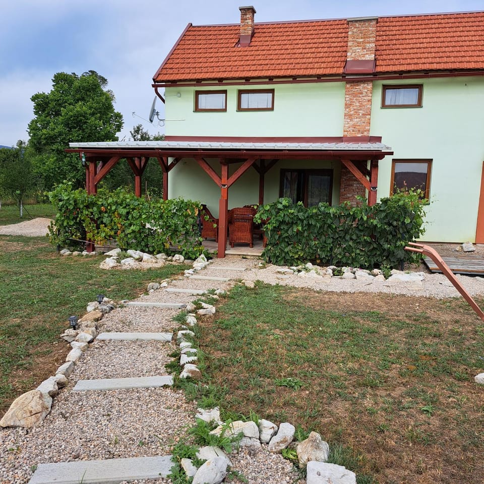 Propolis house House in Lika-Senj County