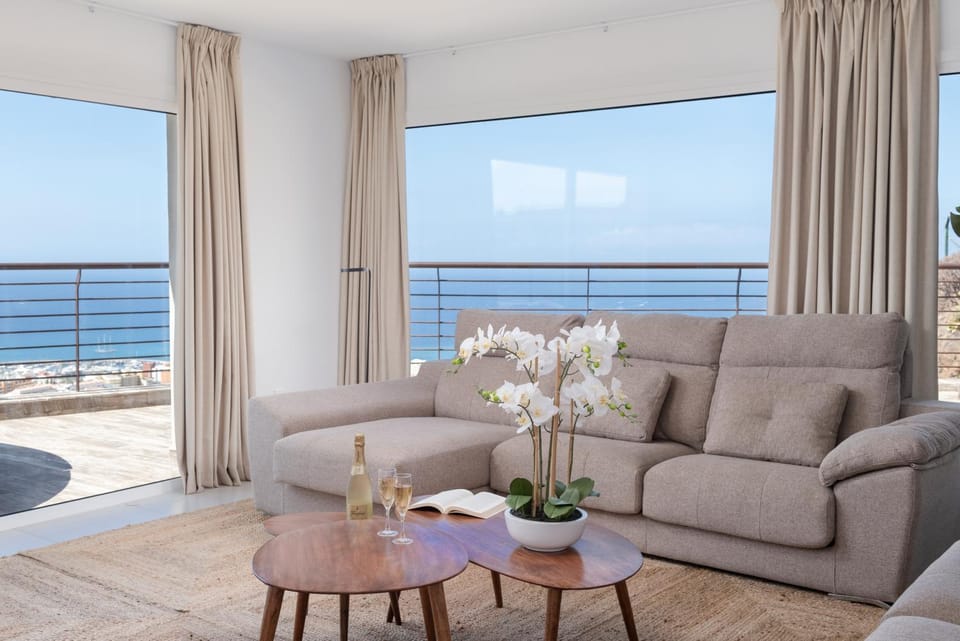 Balcony/Terrace, Living room, Seating area, Sea view