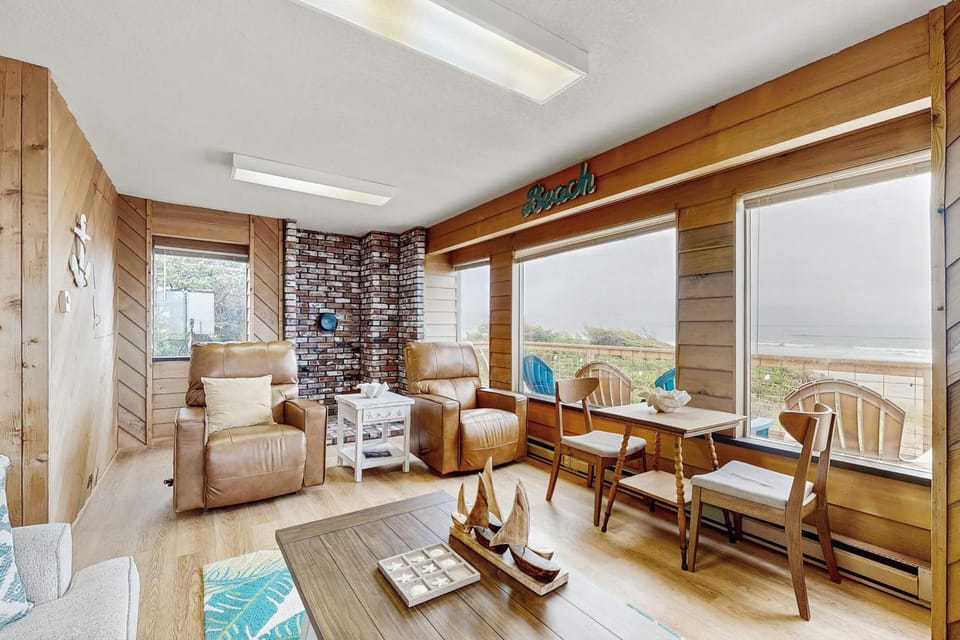 A Wave From It All House in Rockaway Beach