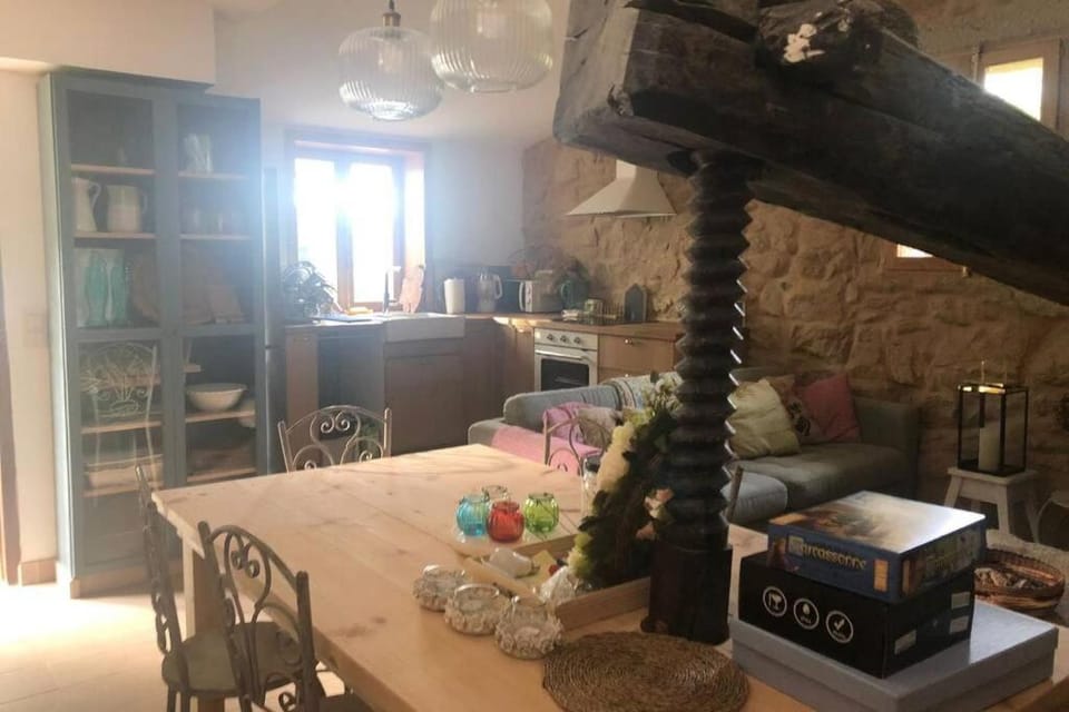 Villa Abad, finca rústica con casa y piscina Villa in O Morrazo