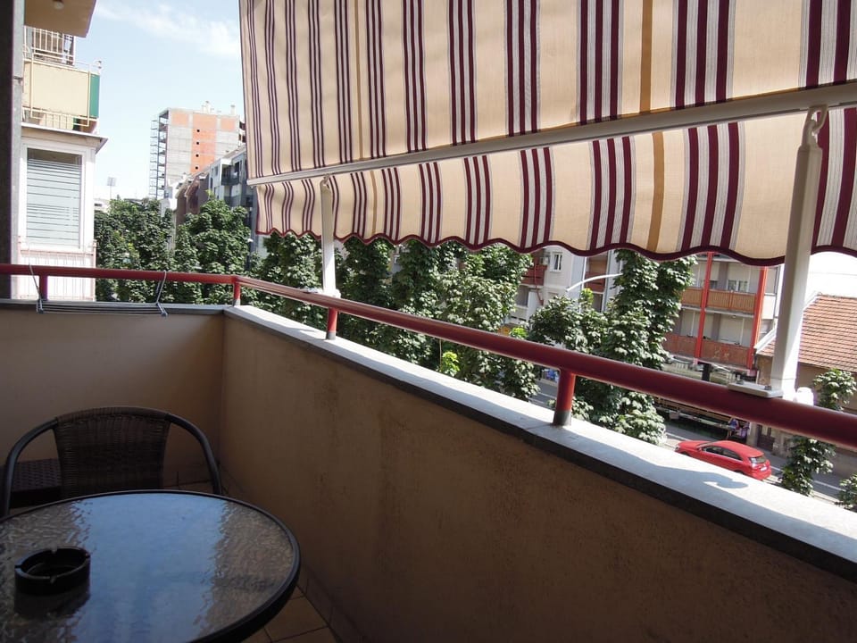 Day, Balcony/Terrace, Street view