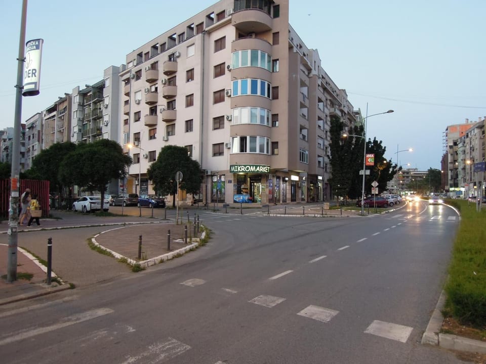 Property building, Day, Neighbourhood