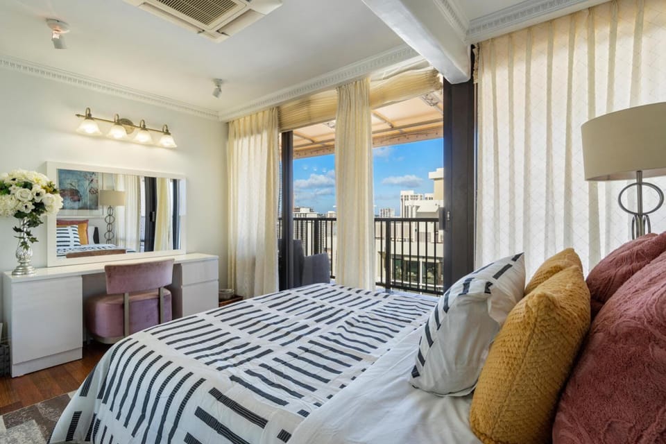 Oceanview Penthouse Suite Apartment in Honolulu