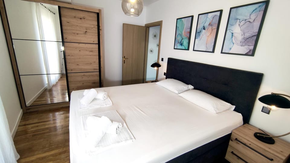 Bed, Photo of the whole room, Bedroom, towels, wardrobe