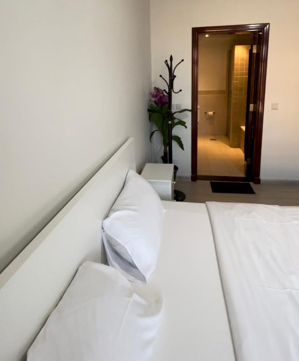 Toilet, Bed, Photo of the whole room, Bedroom