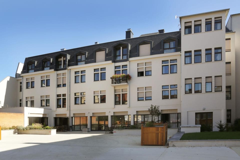 Property building, Day