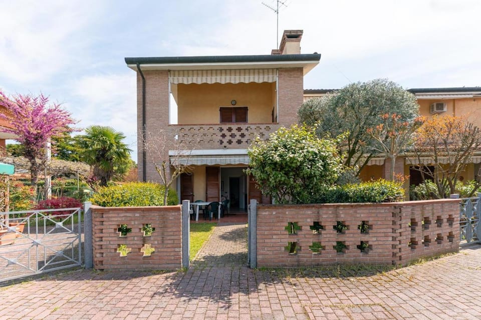 Villa Verga abitazione al piano terra con giardino House in Emilia-Romagna