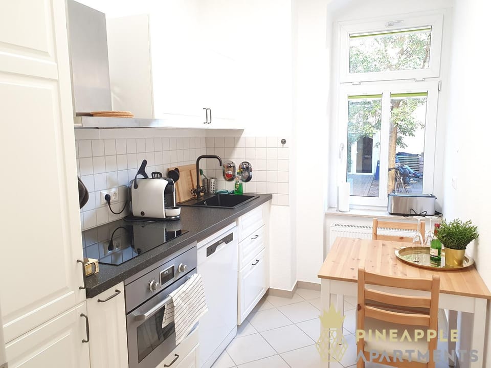 Property building, Coffee/tea facilities, Kitchen or kitchenette, Dining area, dishwasher, pet friendly, stove, toaster