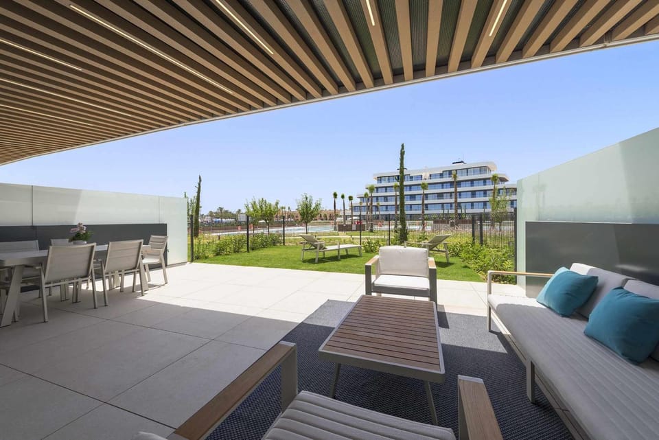 Espectacular bajo con jardín en 1ª línea de playa Apartment in Torremolinos
