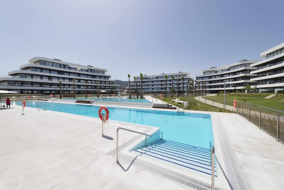 Espectacular bajo con jardín en 1ª línea de playa Apartment in Torremolinos