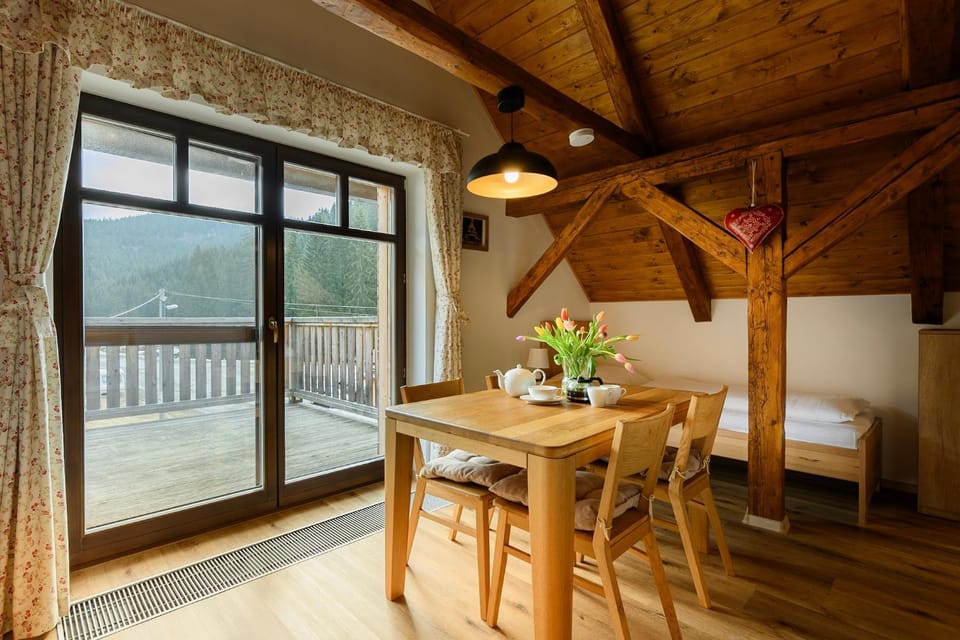 Natural landscape, View (from property/room), Balcony/Terrace, Dining area