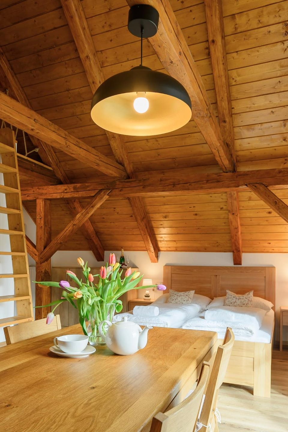 Bed, Living room, Photo of the whole room, Seating area, Dining area, Bedroom