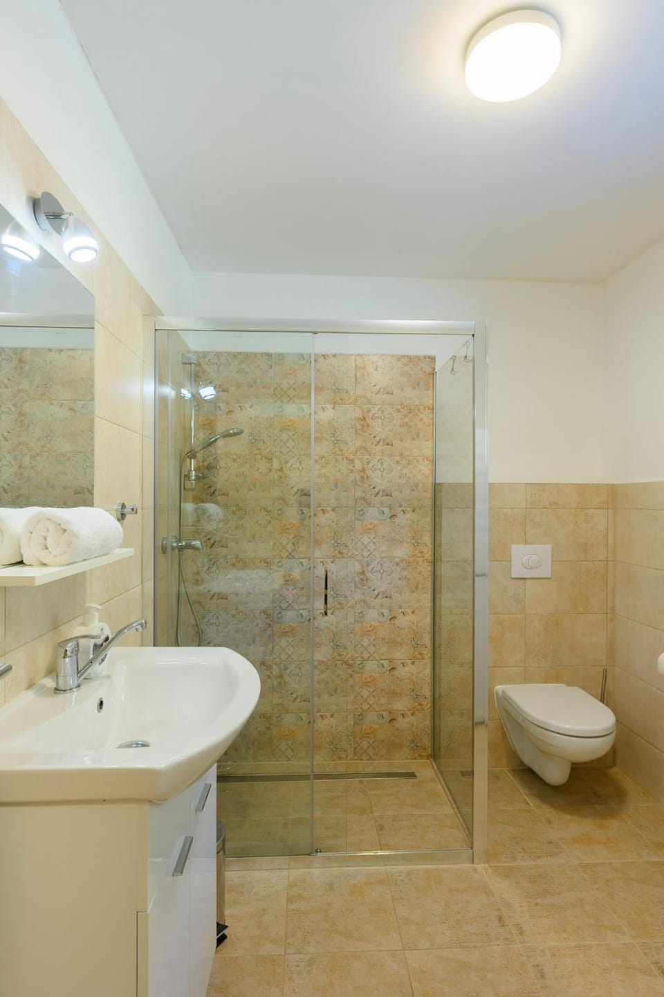 Shower, Toilet, Bathroom, Bathroom, towels