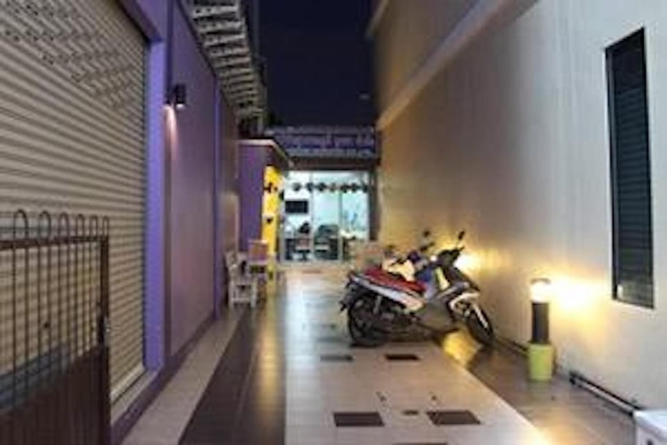 Neighbourhood, Parking