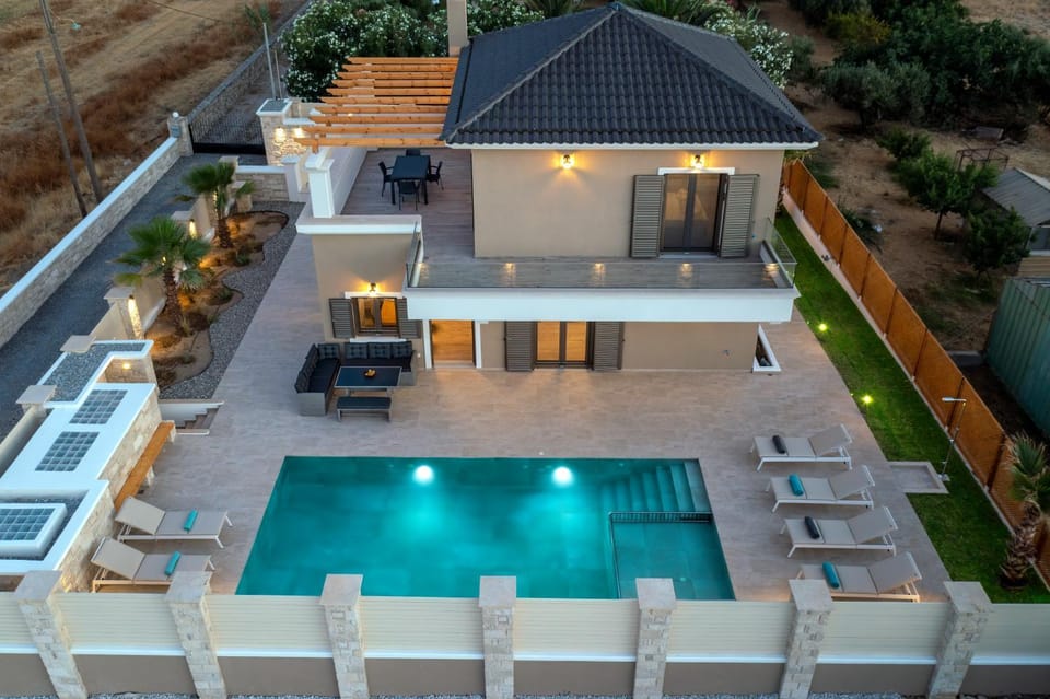Bird's eye view, Pool view