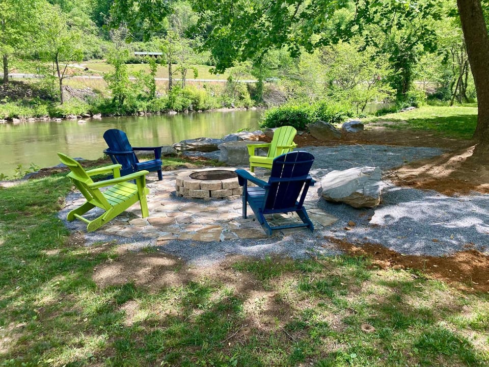 Full Stream Ahead House in Qualla
