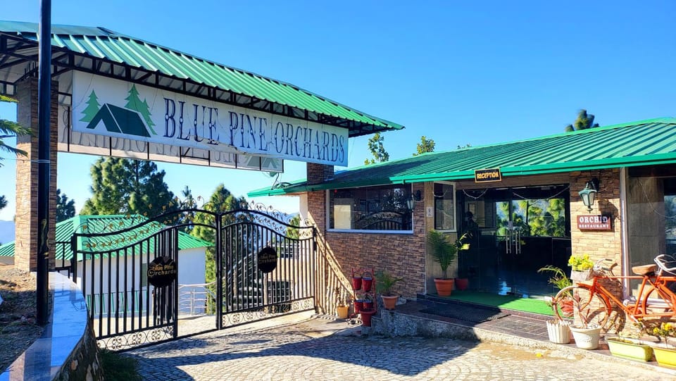 Restaurant/places to eat, Facade/entrance