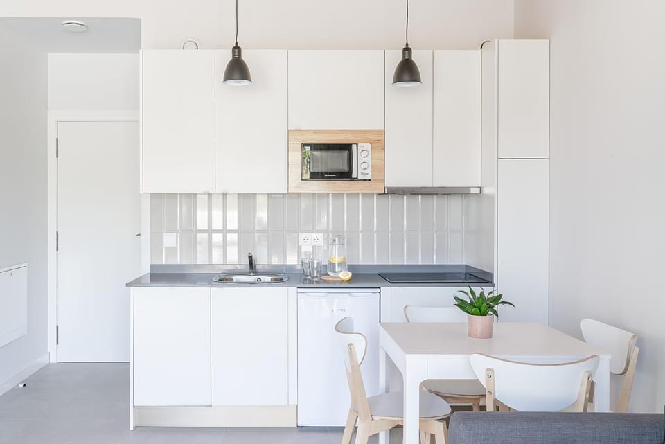 Kitchen or kitchenette, Dining area