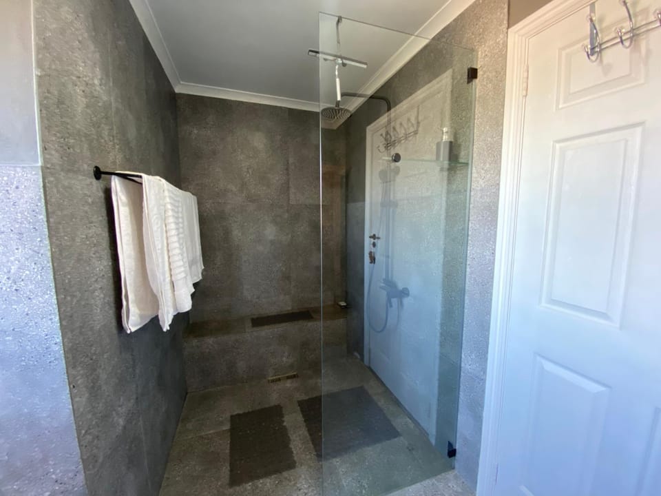 Shower, Bathroom, towels