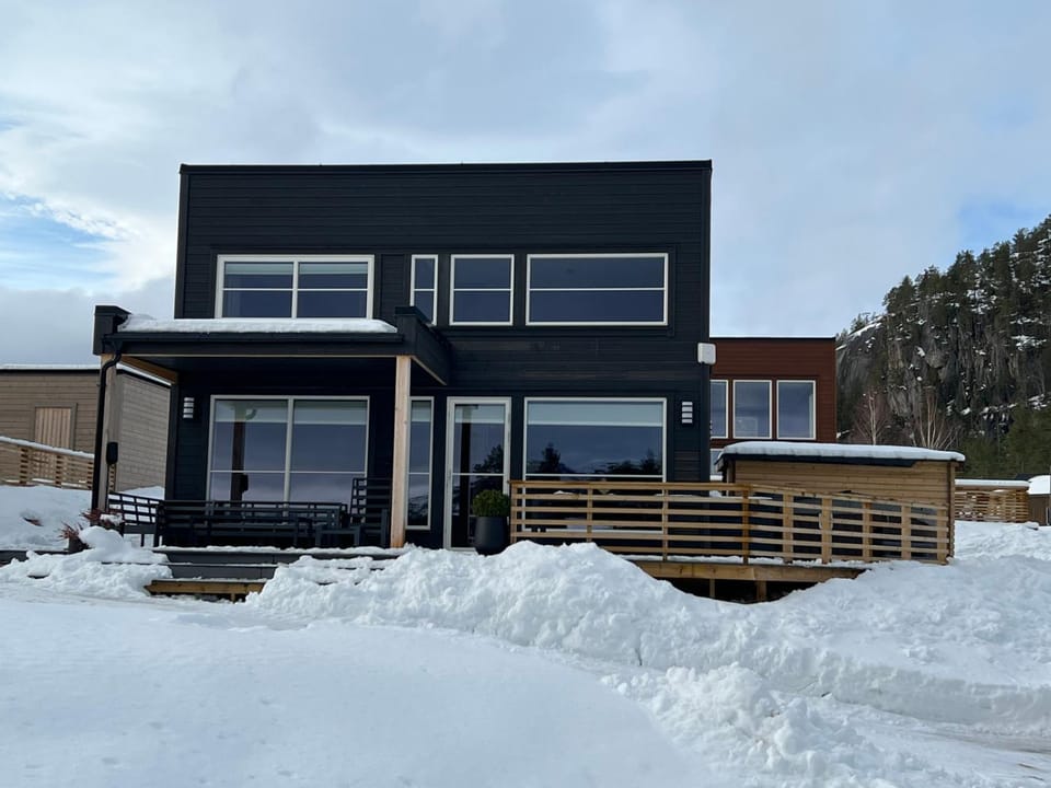 Modern lakehouse with sauna, near golf and alpine House in Viken, Norway