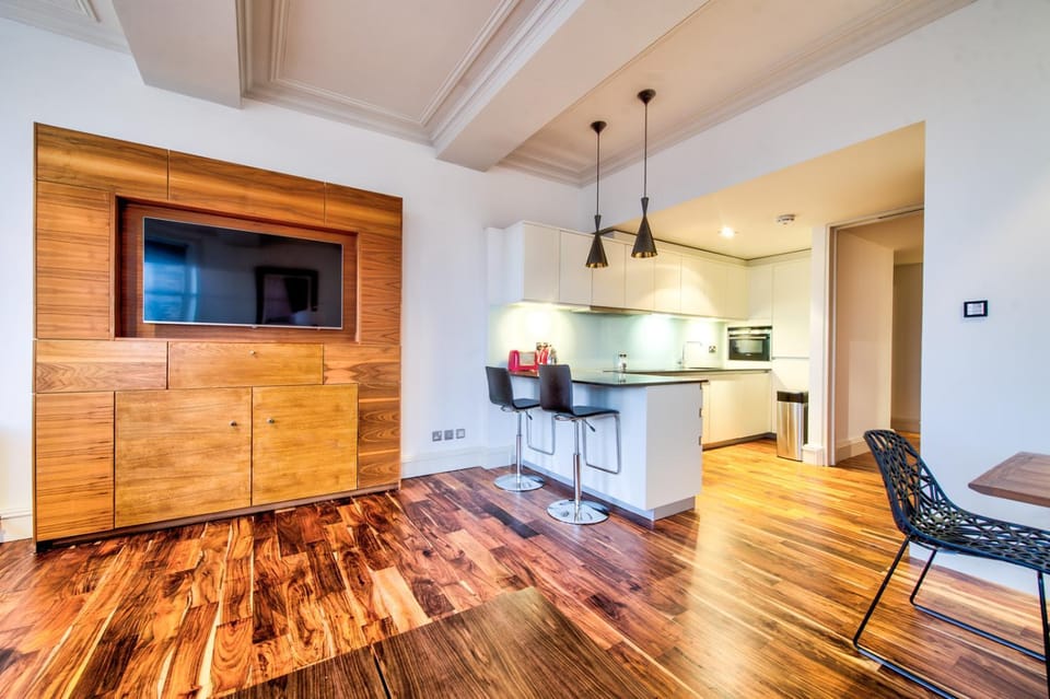 TV and multimedia, Kitchen or kitchenette, Seating area, kitchen, kitchen