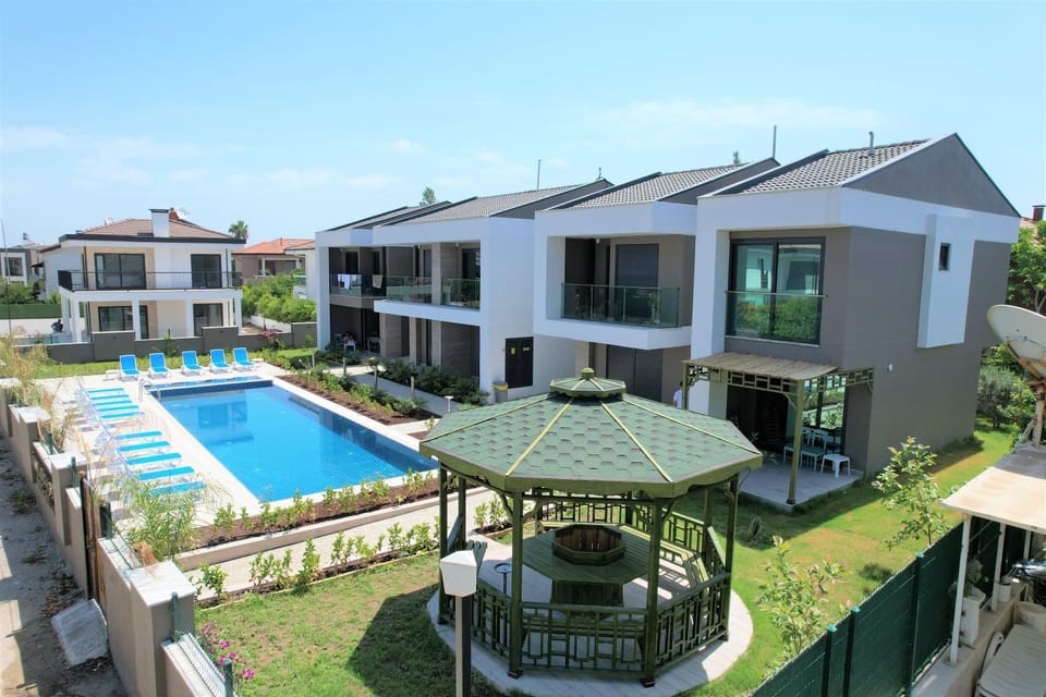 Property building, Garden, Garden view, Mountain view, Pool view, Swimming pool, internet, microwave, sunbed