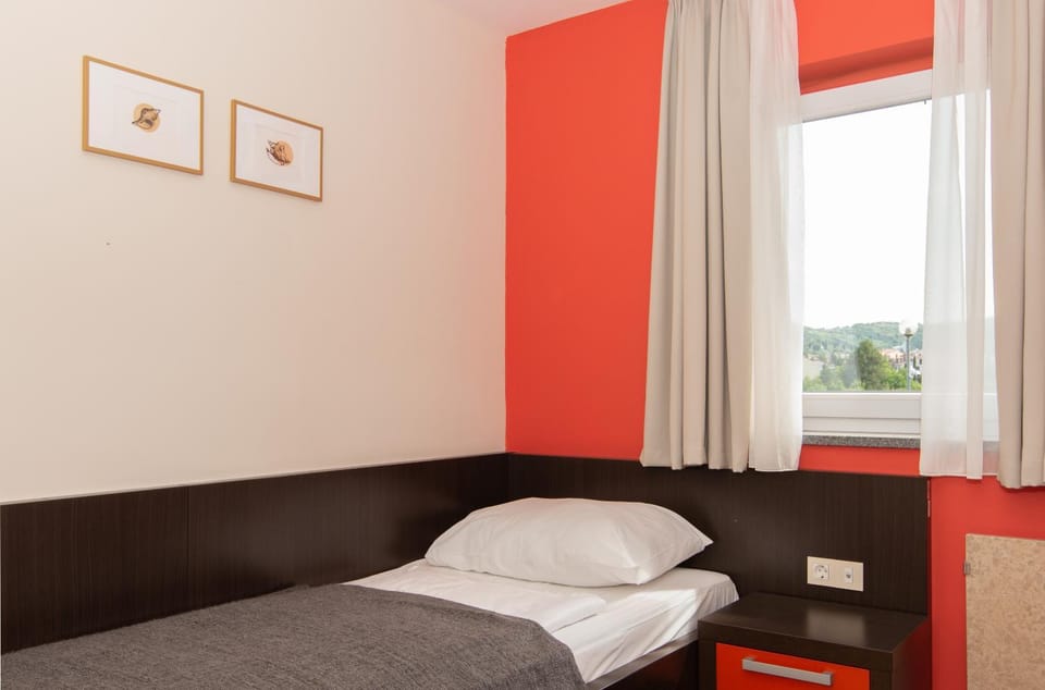 Bed, Bedroom, internet