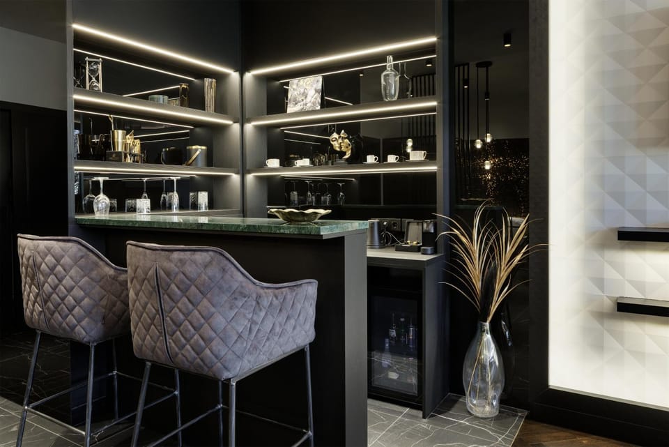 Coffee/tea facilities, Lounge or bar, minibar