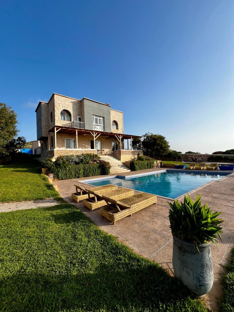 Property building, Patio, Day, Garden, Garden view, Pool view, Swimming pool, sunbed