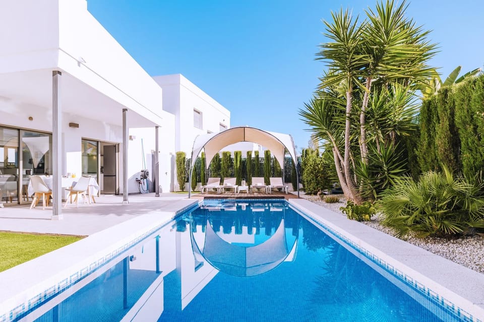 Garden, Garden view, Pool view, Swimming pool, sunbed